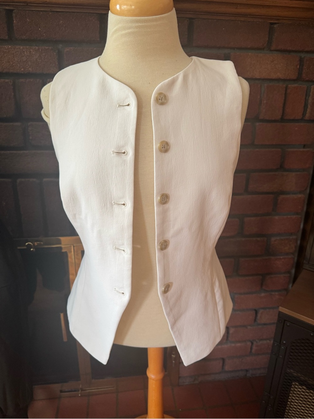 Wilfred Cream Sleeveless Button-Front Vest Top size 8 used once - Picture 2 of 8